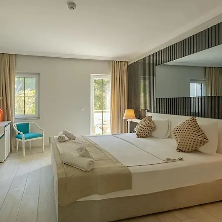 Golden & Otel 4*