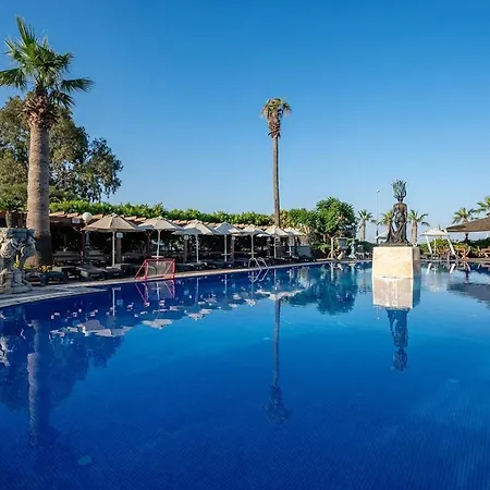 Golden & ホテル 4*